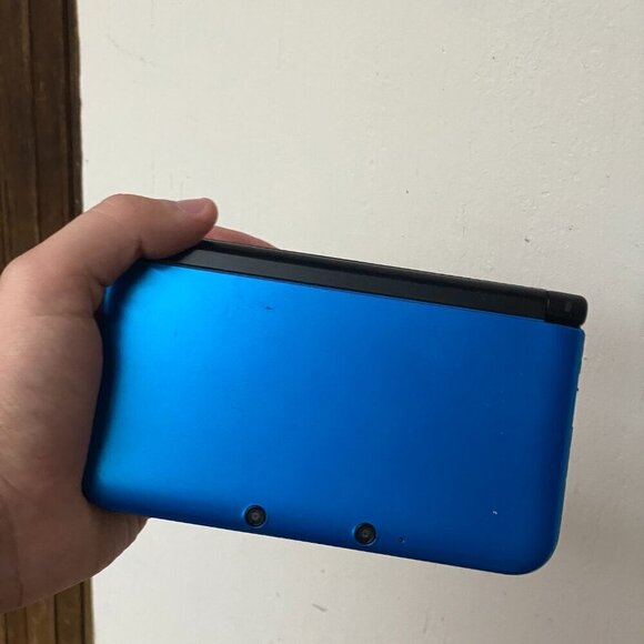 Nintendo 3DS XL Cobalt Blue With Nintendo DS Game - Picture 4 of 8
